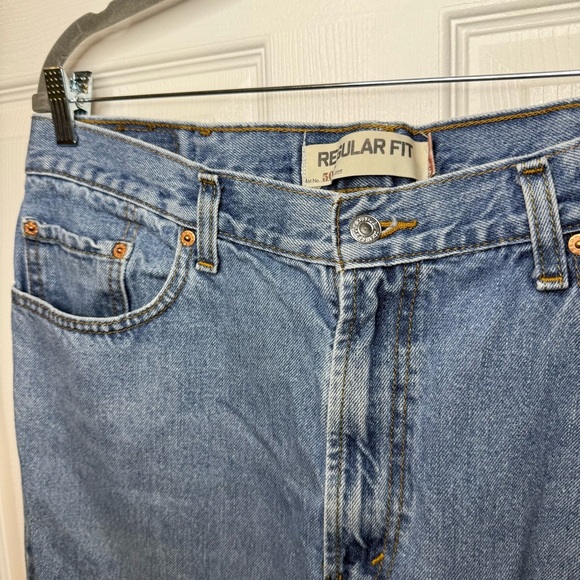 Levi’s Regular Fit Light Wash Men’s 505 Jeans Classic Denim Size 38 W 32 L GUC - Picture 7 of 7